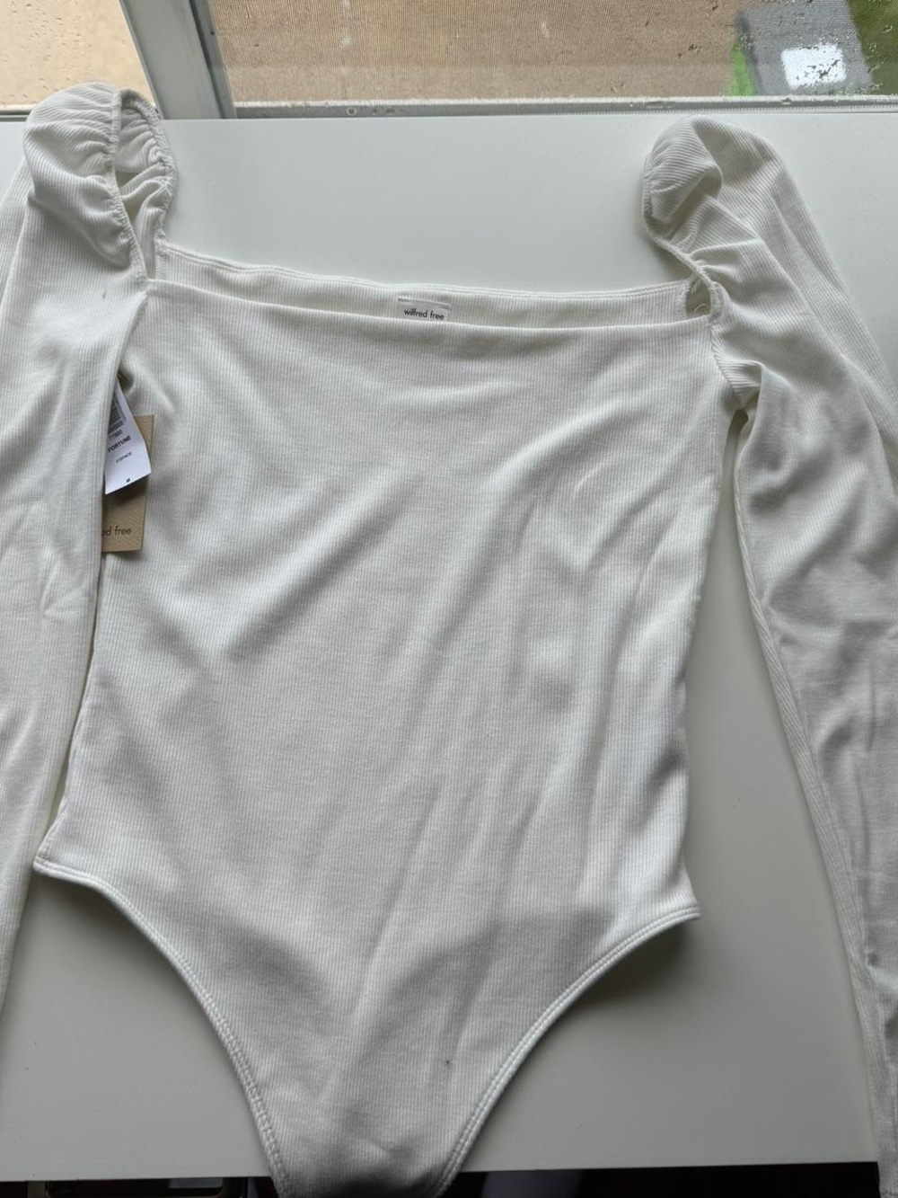 Aritzia Wilfred Puff Sleeve bodysuit